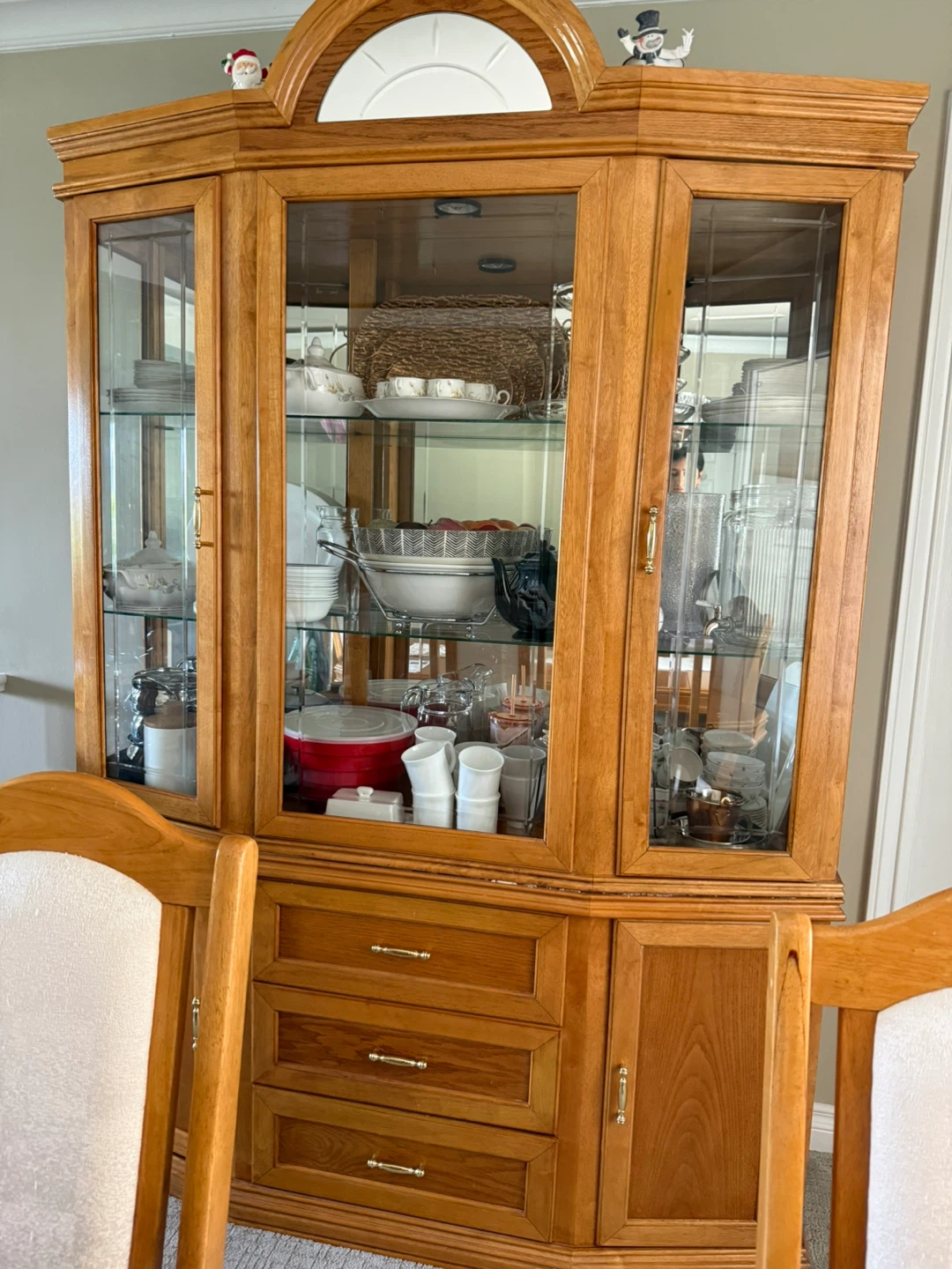 Wooden china cabinet with glass doors - photo 3