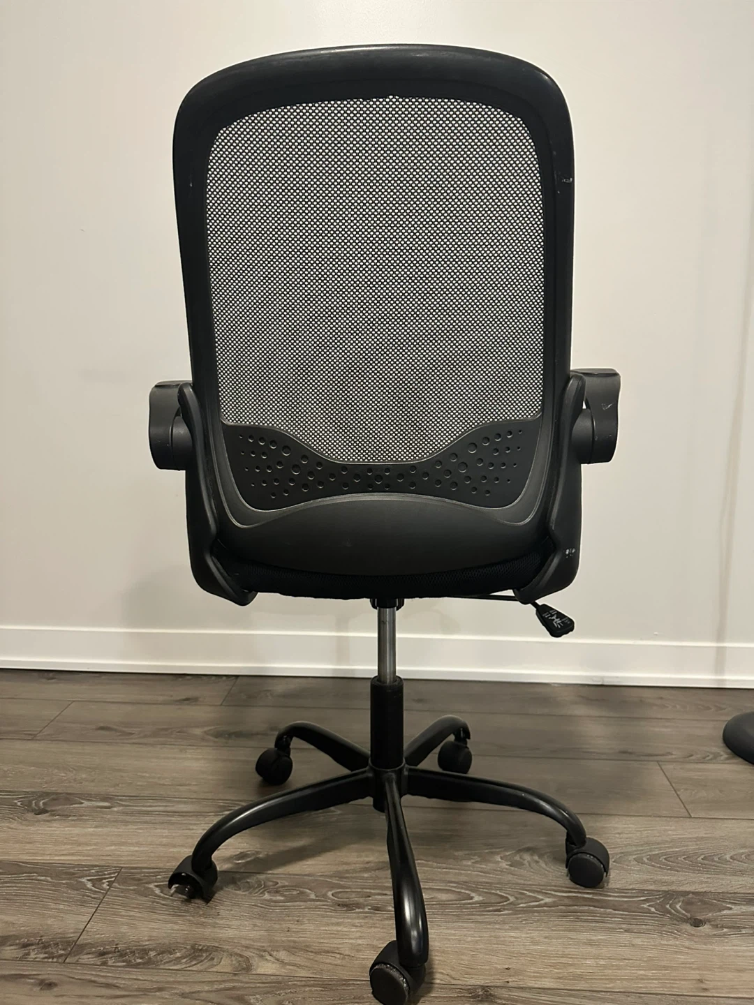 Black Mesh Office Chair - photo 2