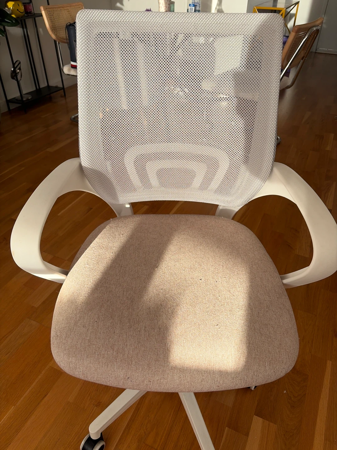 White Mesh Office Chair with Tan Seat - photo 2