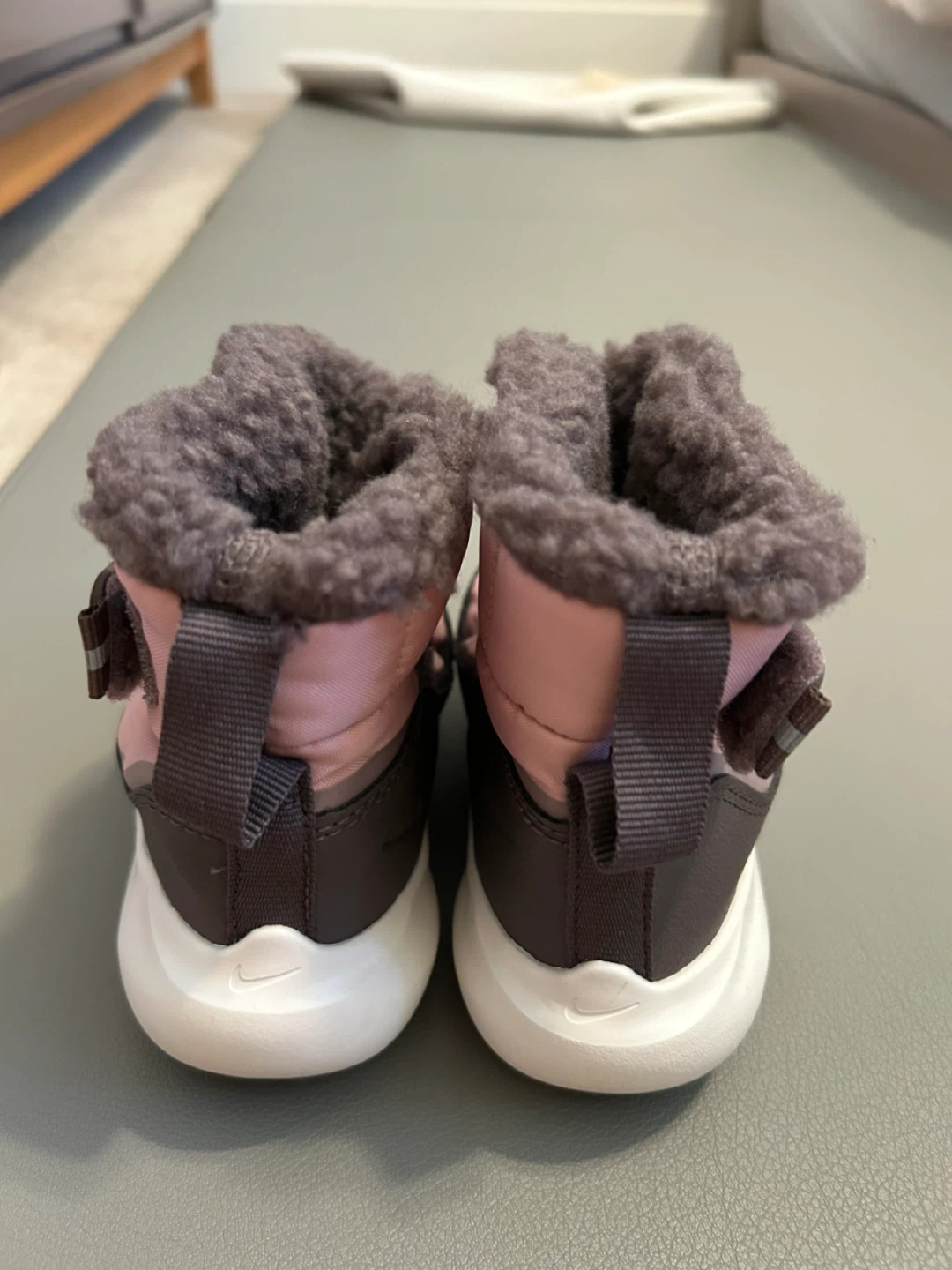 Nike Toddler Winter Boots Size 10C - photo 4