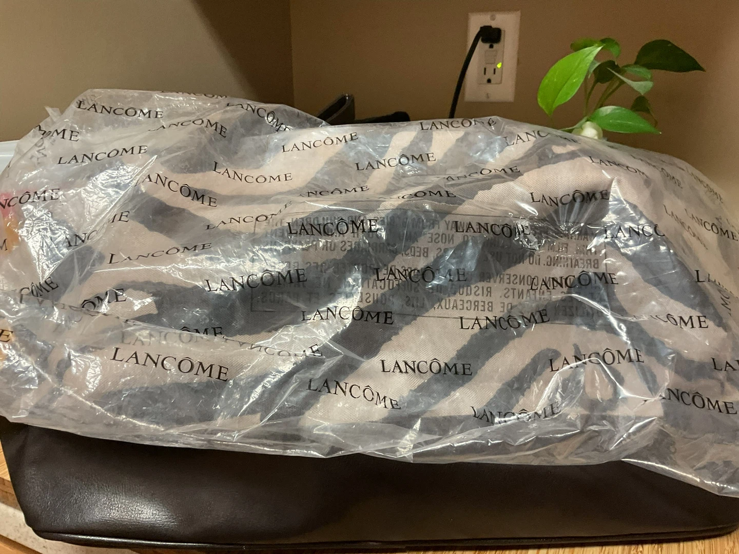 Lancôme Zebra Print Duffel Bag - photo 4