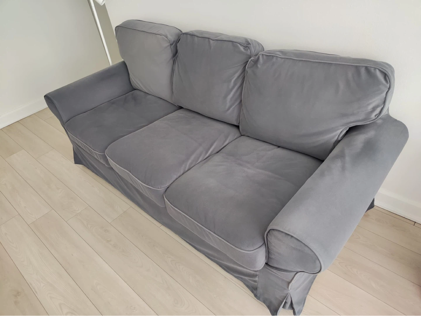3-seat sofa, 9-year warrant in no-pet, no-smoking household - photo 4