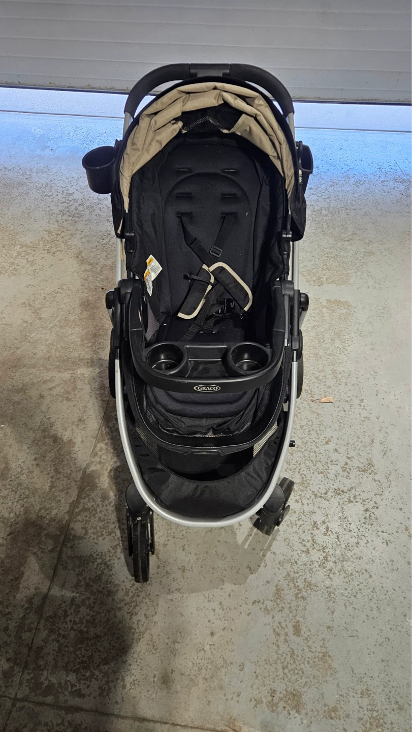 Grace Stroller with Car Seat and car base - photo 3