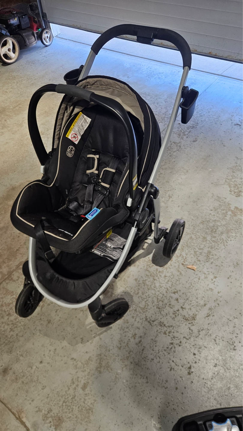 Grace Stroller with Car Seat and car base - photo 2