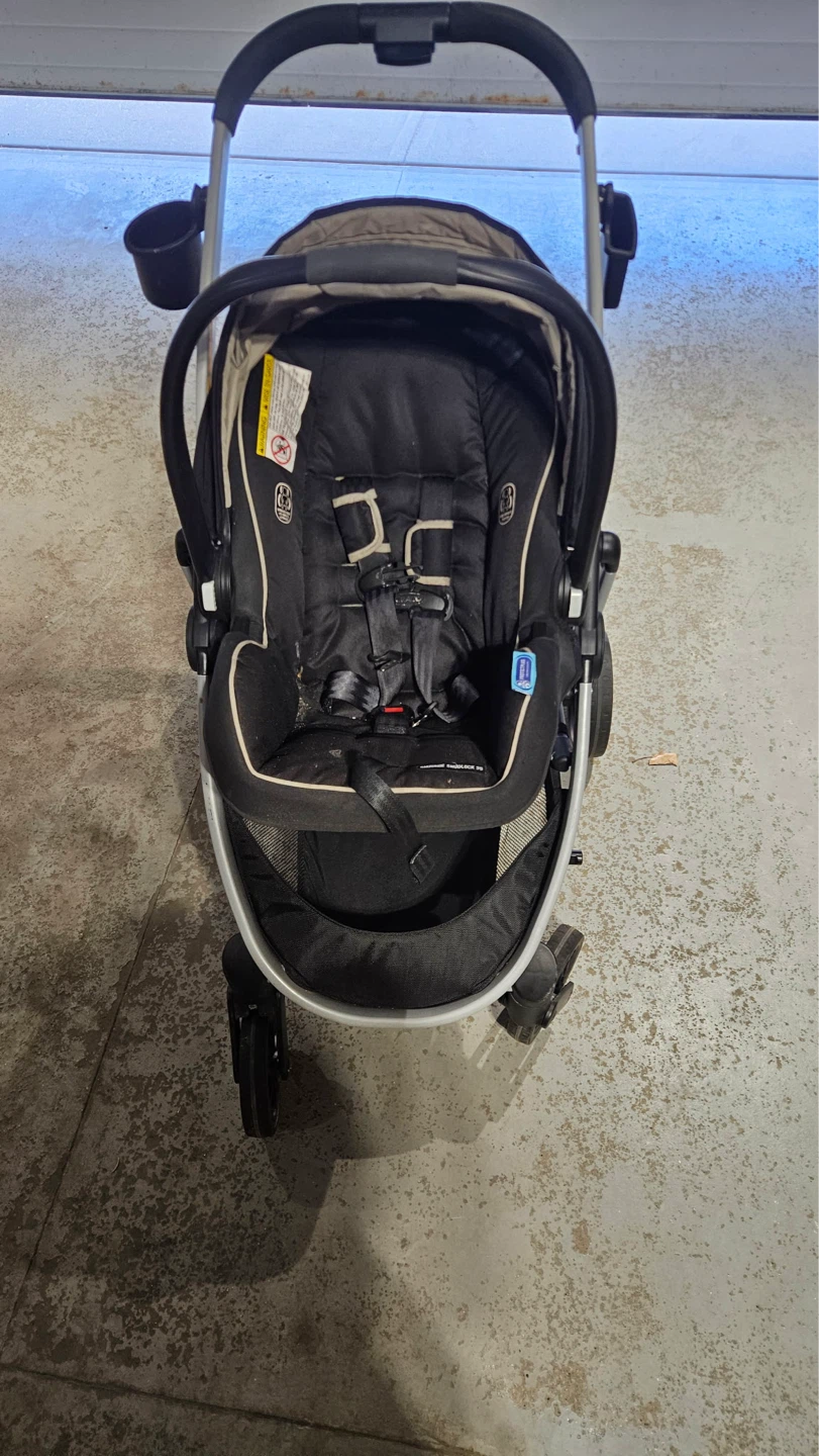 Grace Stroller with Car Seat and car base