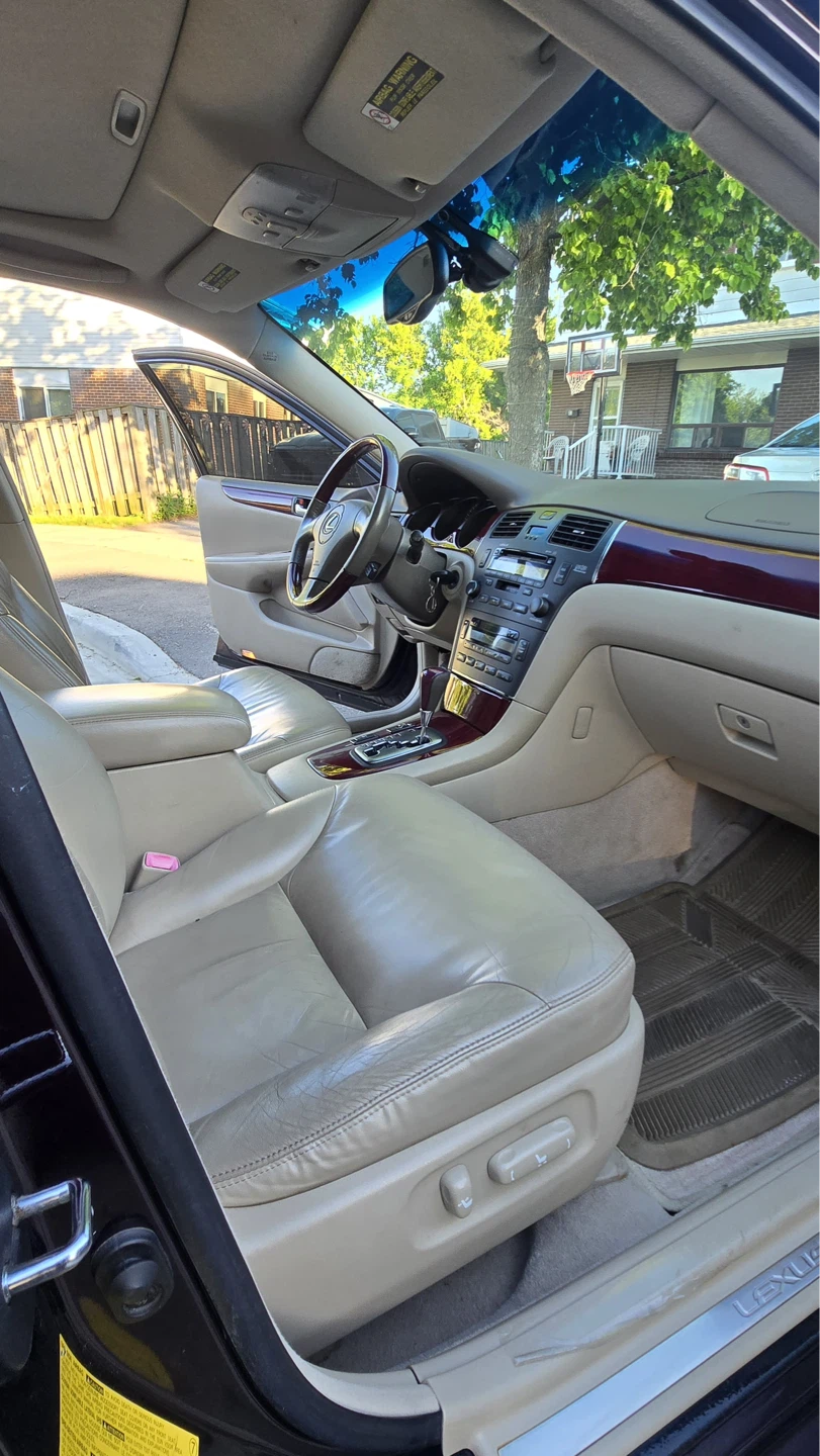 Lexus Sedan - photo 2
