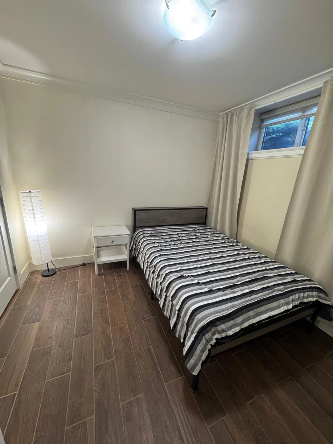 1 bedroom fully furnished basement in South Vancouver - photo 4