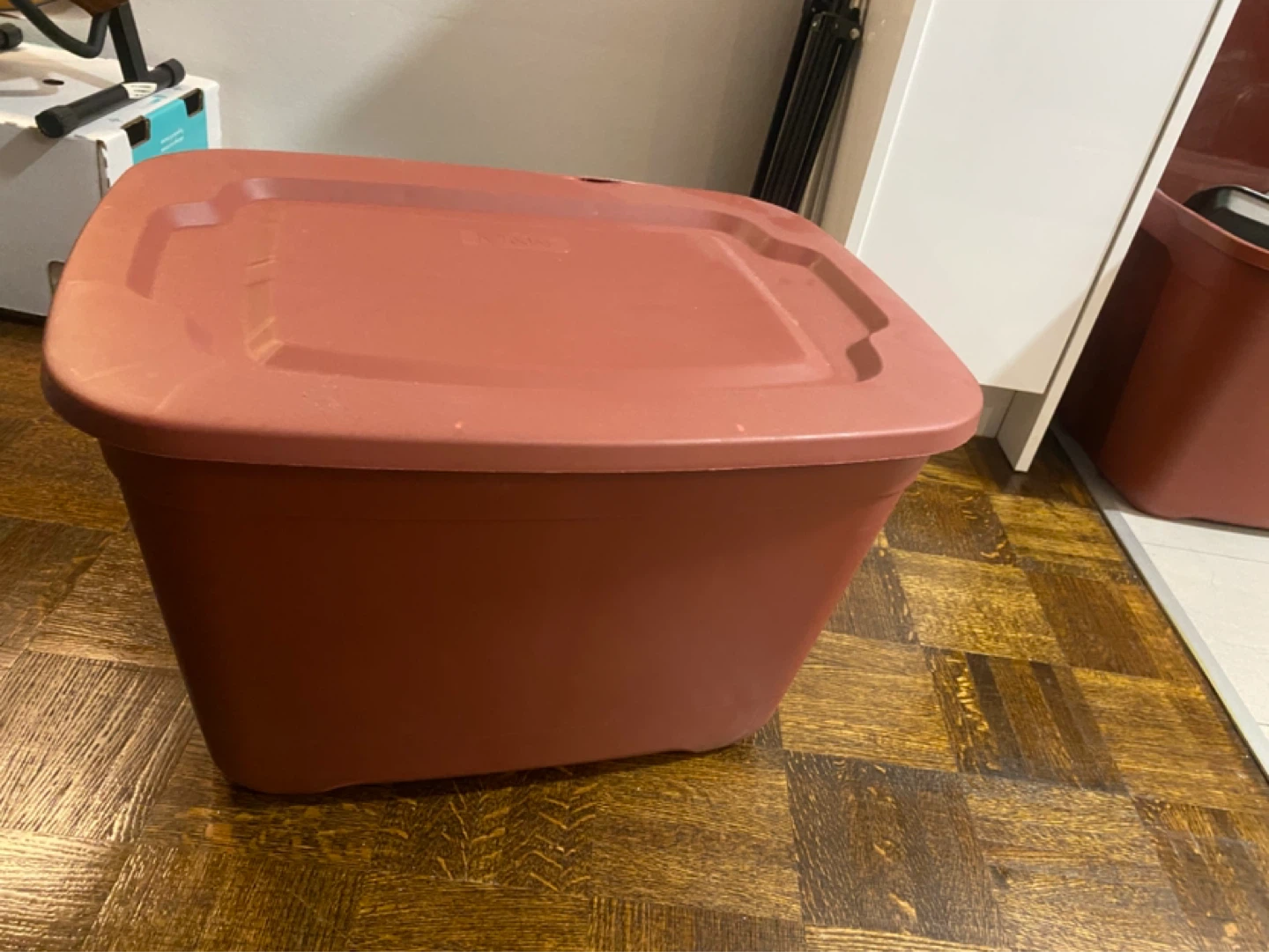 Plastic Storage Bin with Lid 68L