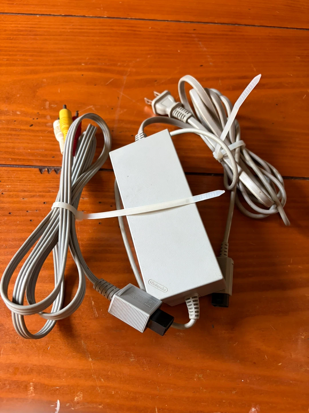 Nintendo Wii AC Power Adapter/RCA cables