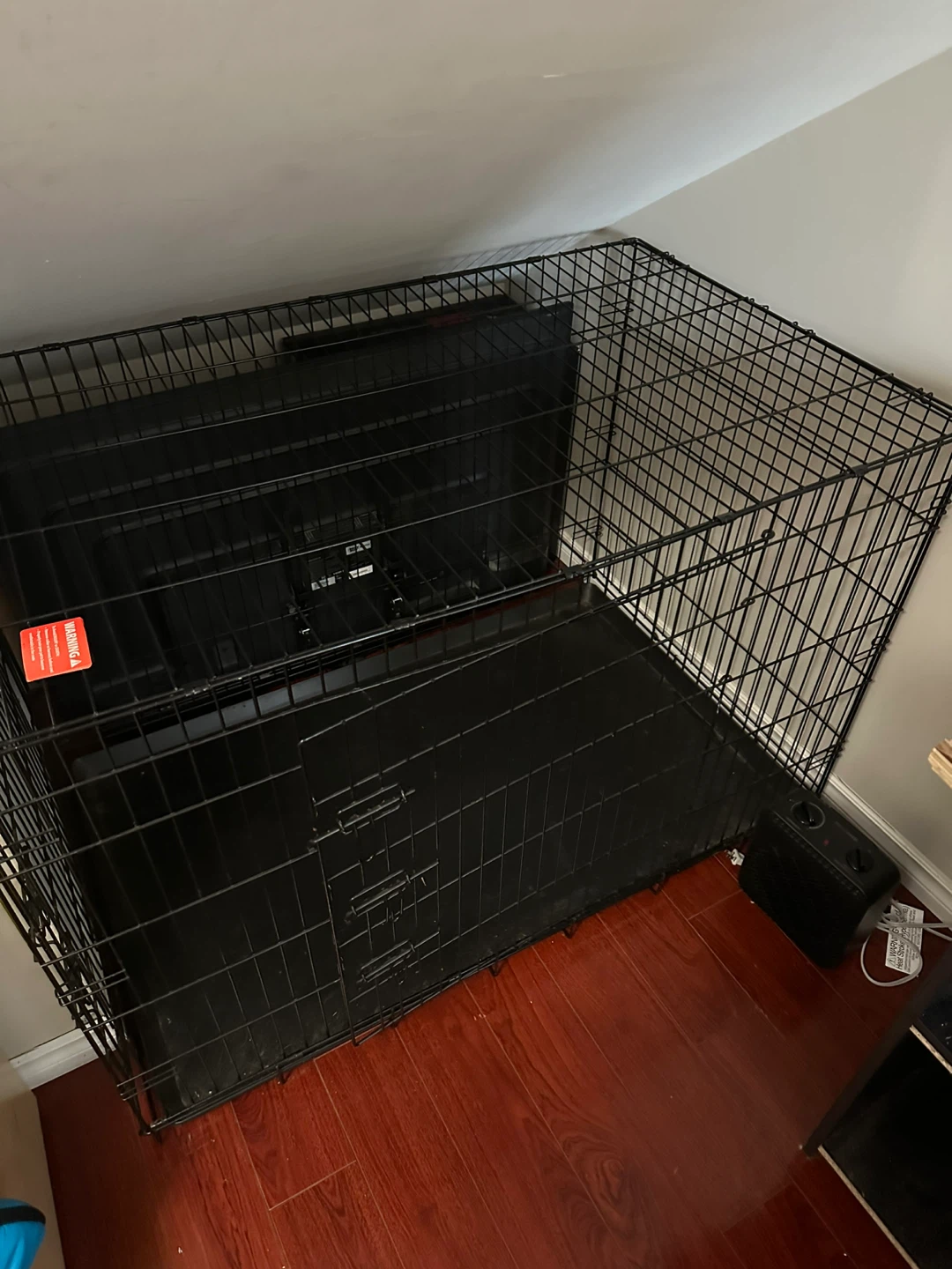 Black Wire Dog Crate with Plastic Tray