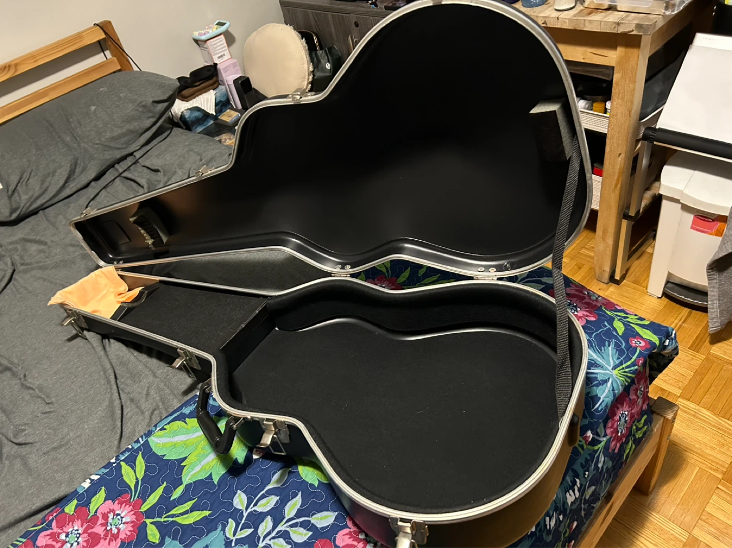 SKB Hard Case for Acoustic Guitar
