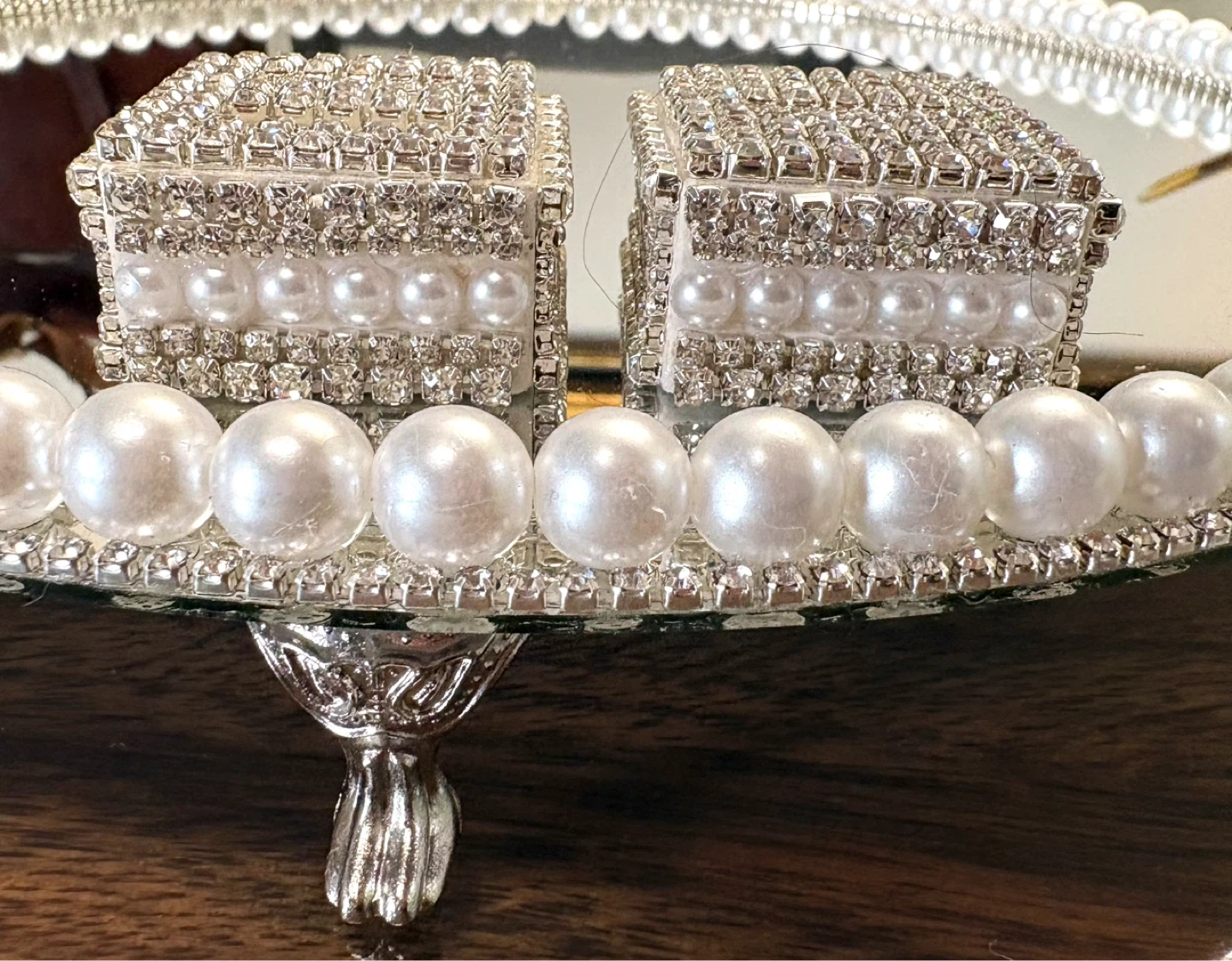 Round mirror tray with faux pearl and silver rhinestones - photo 2