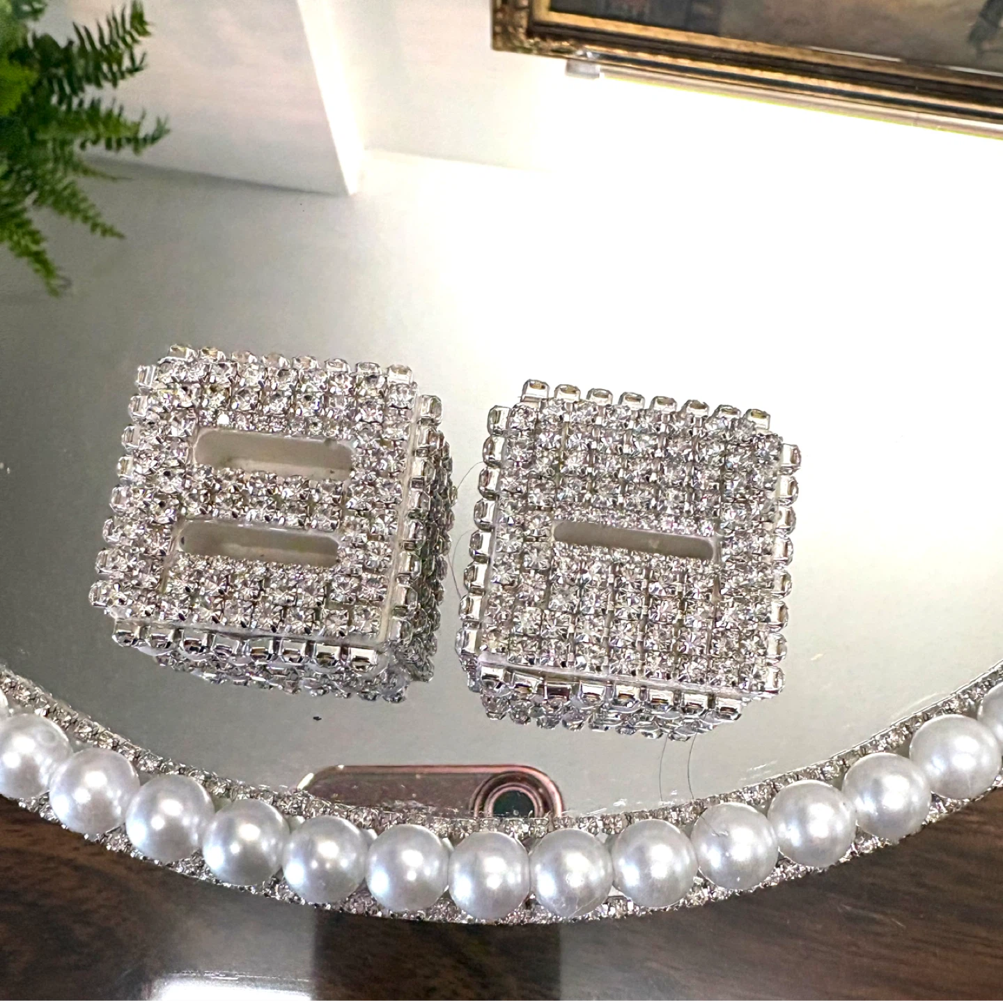 Round mirror tray with faux pearl and silver rhinestones - photo 3