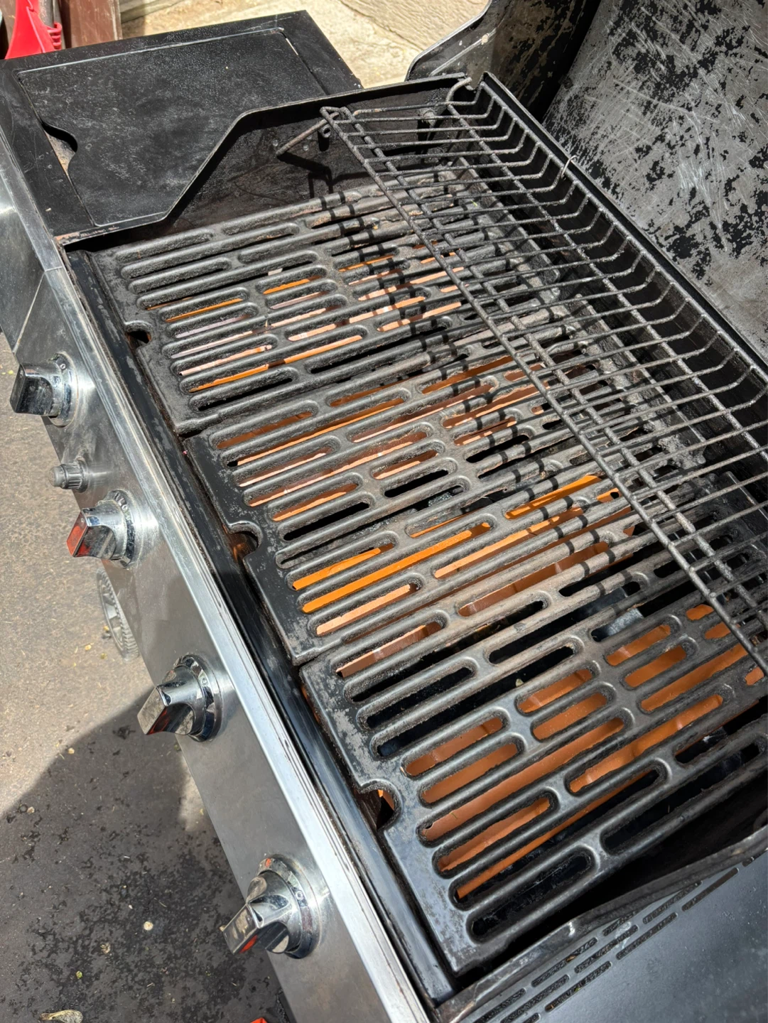 Char-Broil 4  Burner + 1 side burner Propane Gas Grill - photo 3
