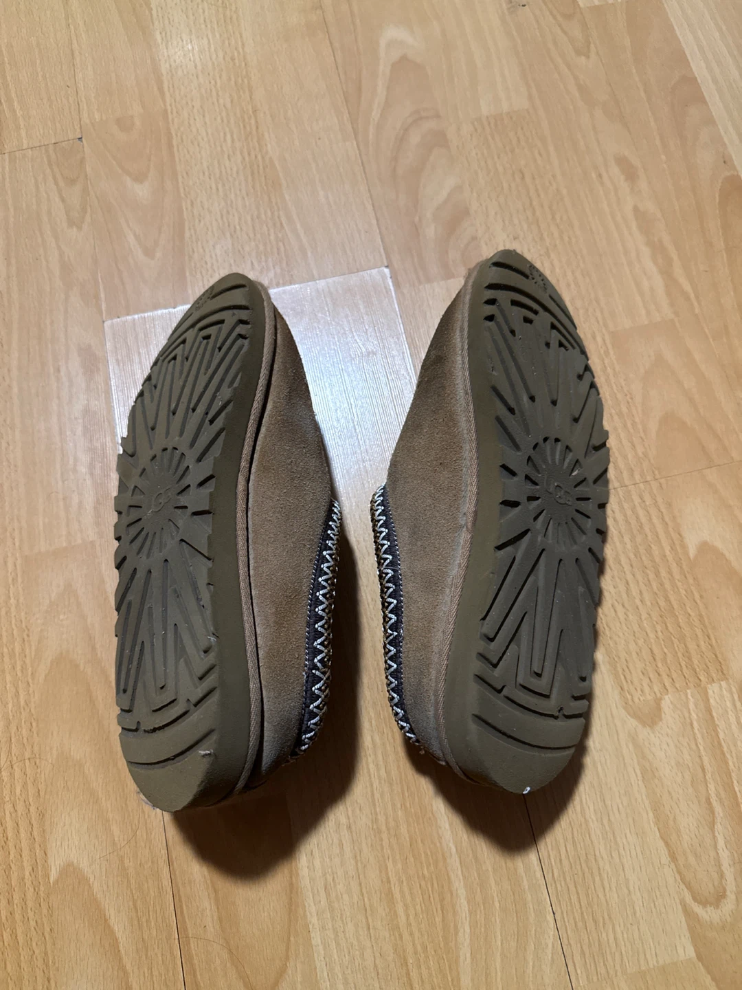 UGGS size 8 NEEDED GONE - photo 2