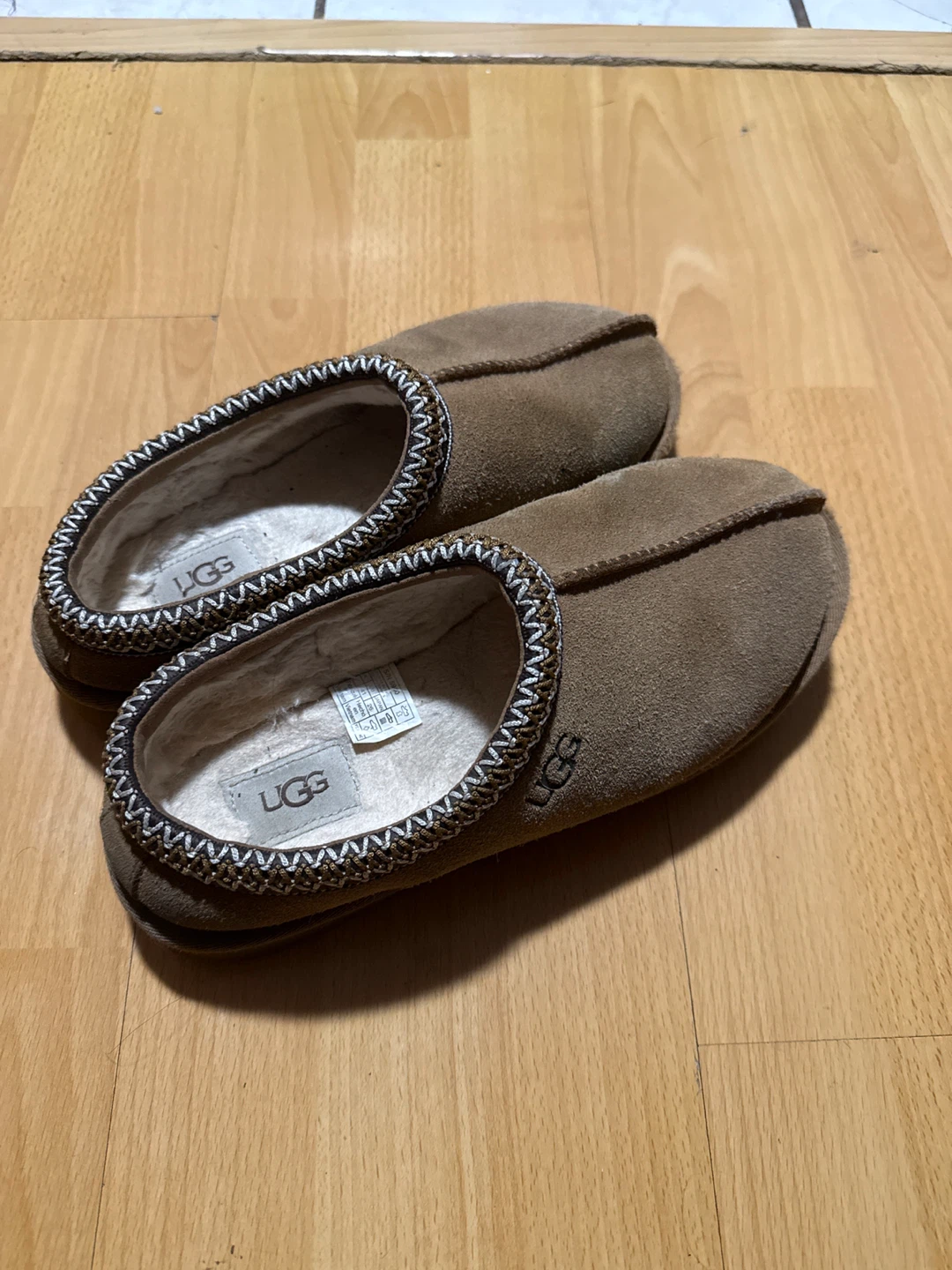 UGGS size 8 NEEDED GONE