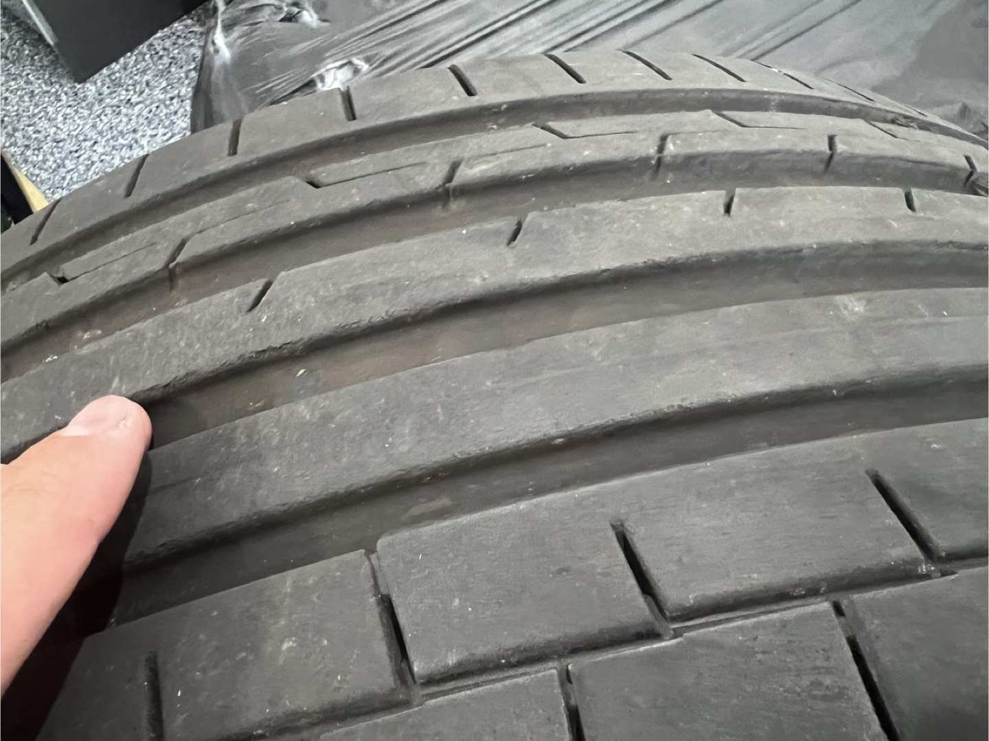 295 35 23 continental tire set - photo 2