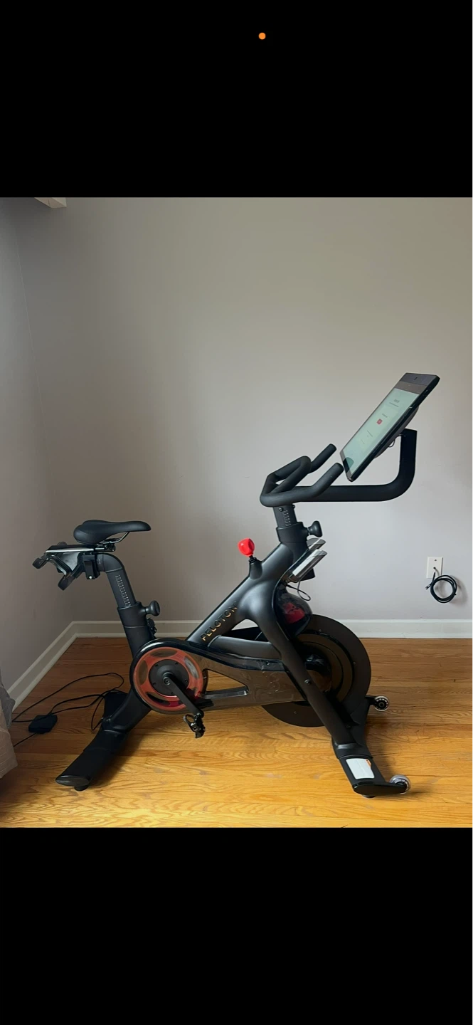 Peloton bike plus Exercise Bike - photo 3