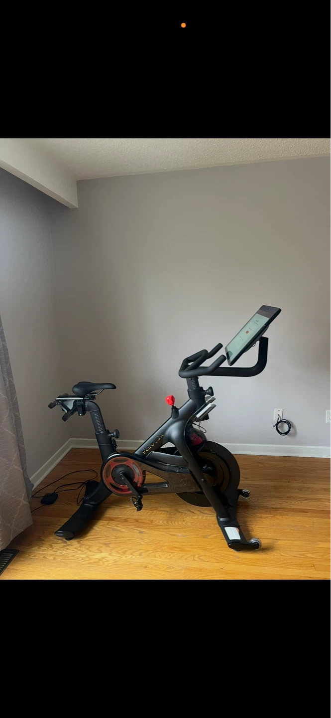 Peloton bike plus Exercise Bike - photo 4