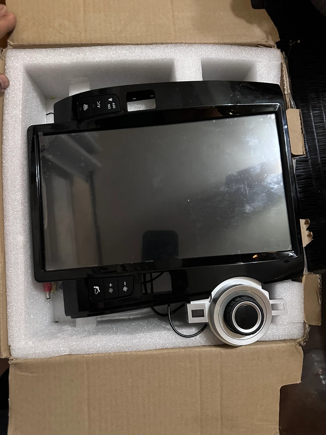 AUcar 13.6 Inch Android Car Stereo for Toyota Tundra (2007-2020 - photo 2