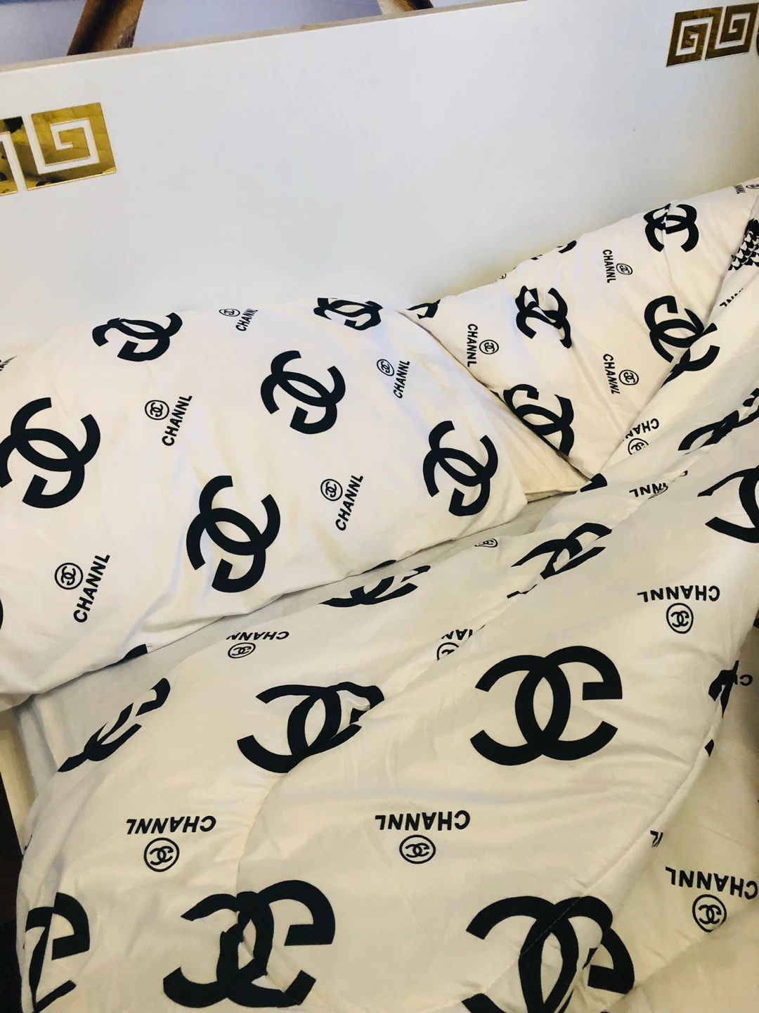 Chanel Inspired Duvet  2 pillowcases light comfortable and nice - photo 4