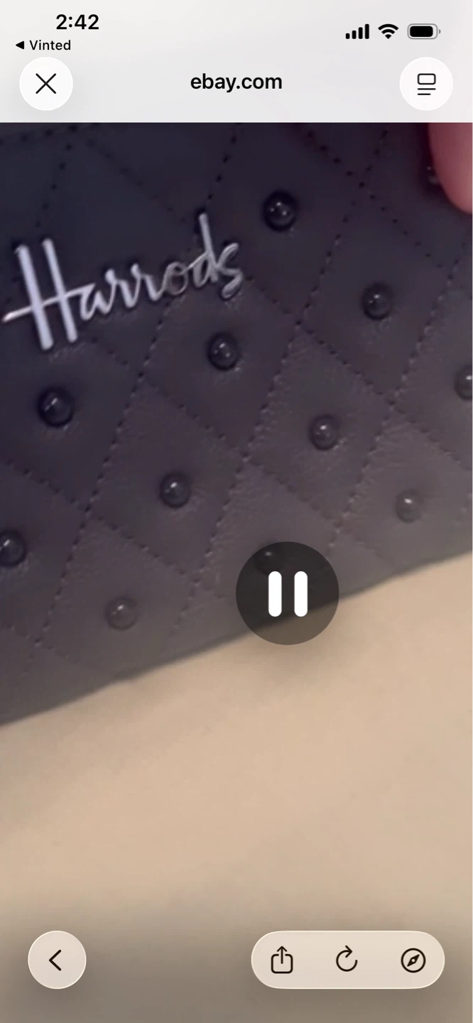 Harrods Quilted Zippered Wallet - photo 4