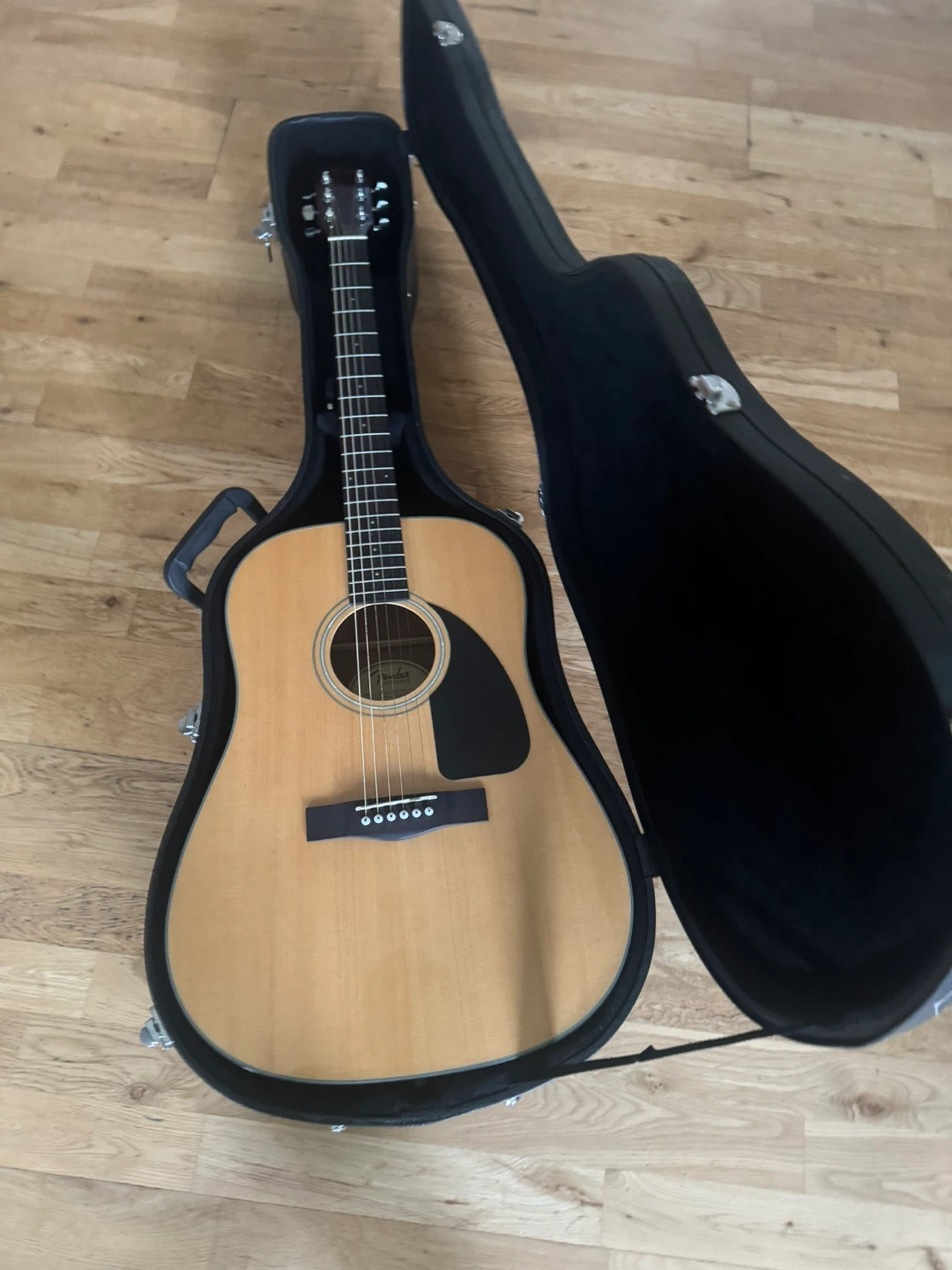 Fender DG-10 Acoustic Guitar + Case - photo 2