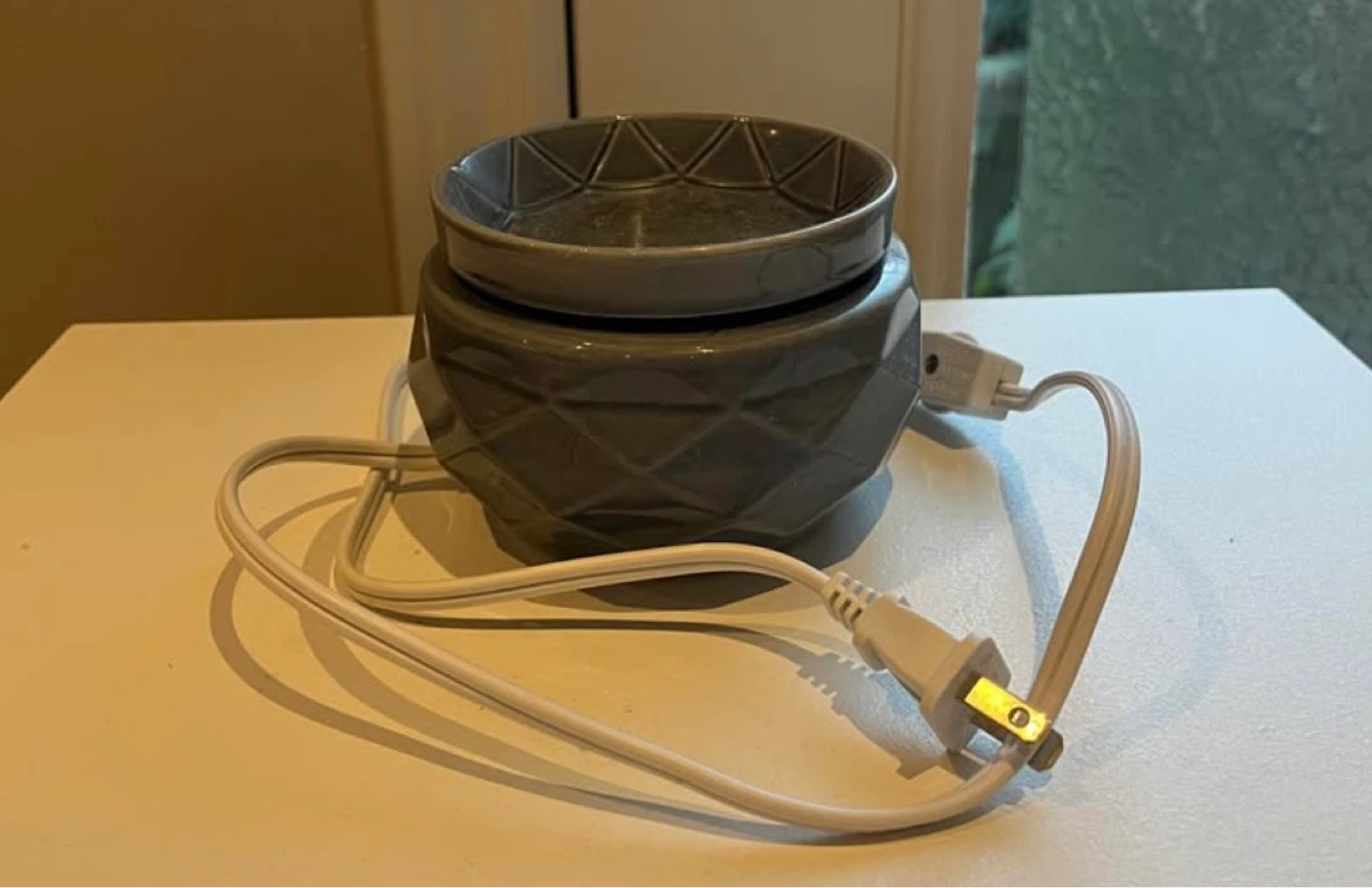 MOVING SALE - Ceramic Wax Melt Warmer - photo 2