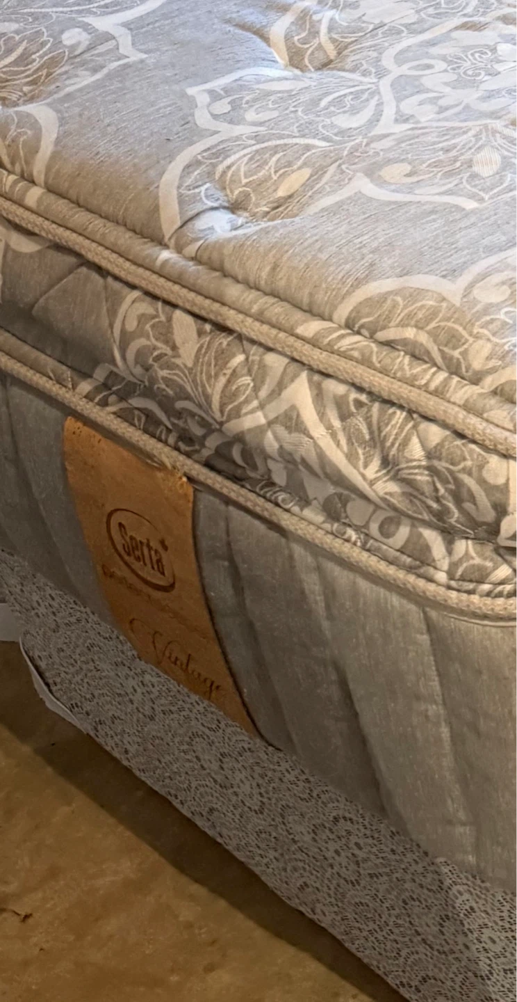 Serta Queen Pillow Top Mattress - photo 2