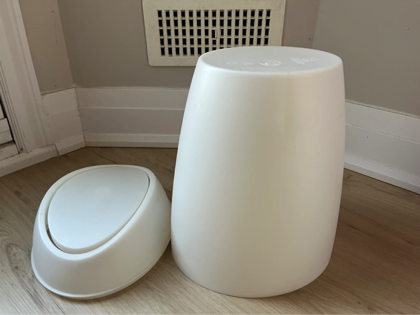 MOVING SALE - Office/Bathroom bins - photo 4