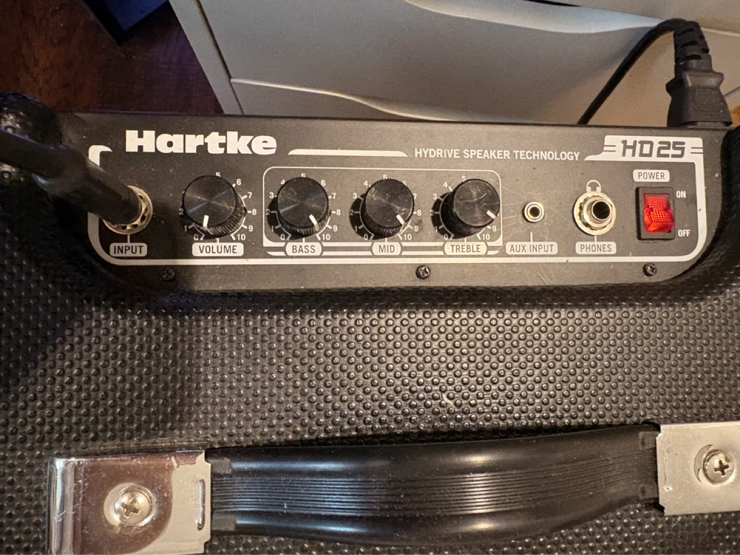 Hartke HD25 Bass Amplifier - photo 3