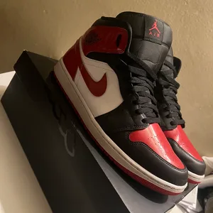 Nike Air Jordan 1 Mid SE