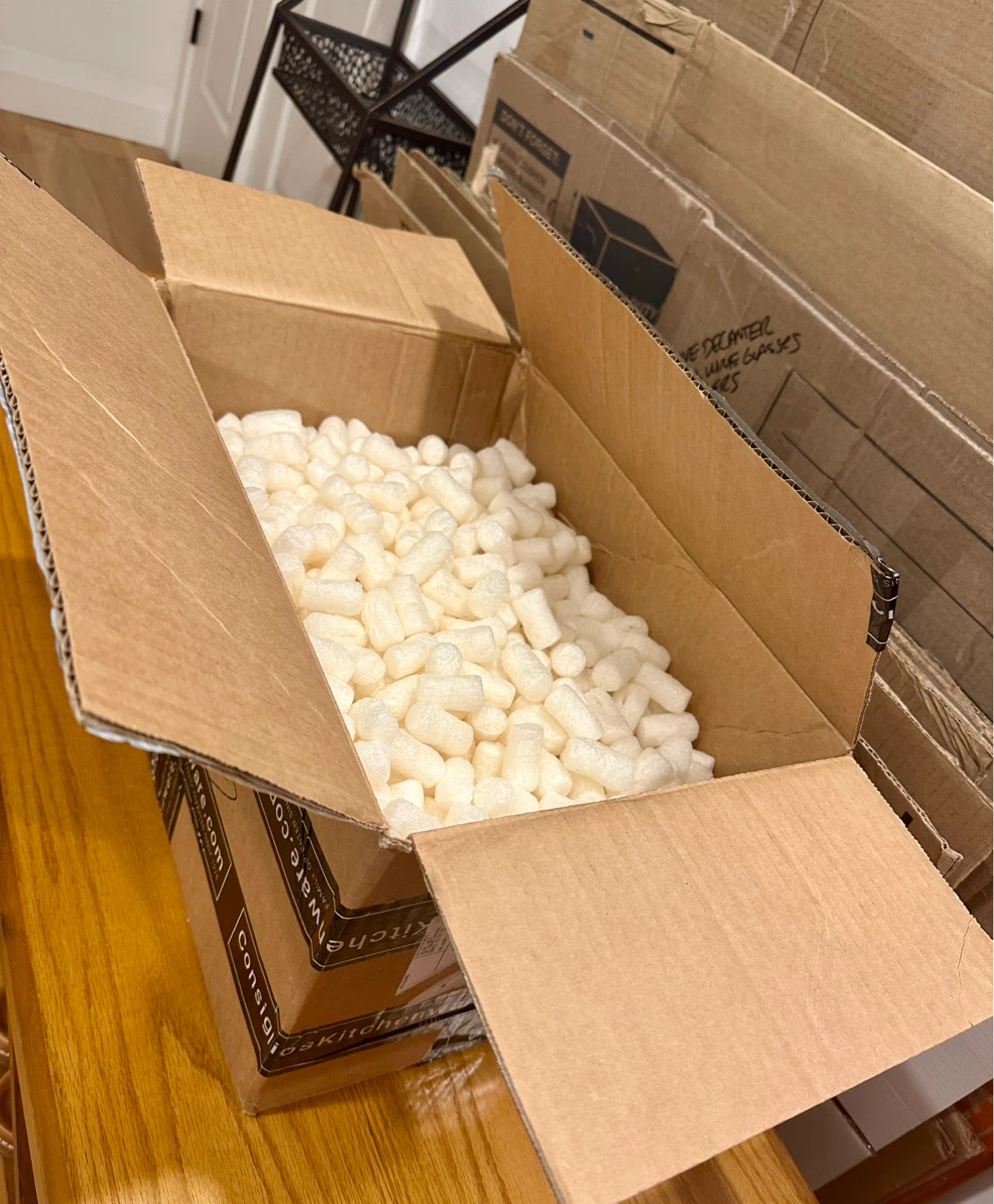 Free CLEAN moving boxes & packing supplies - photo 2