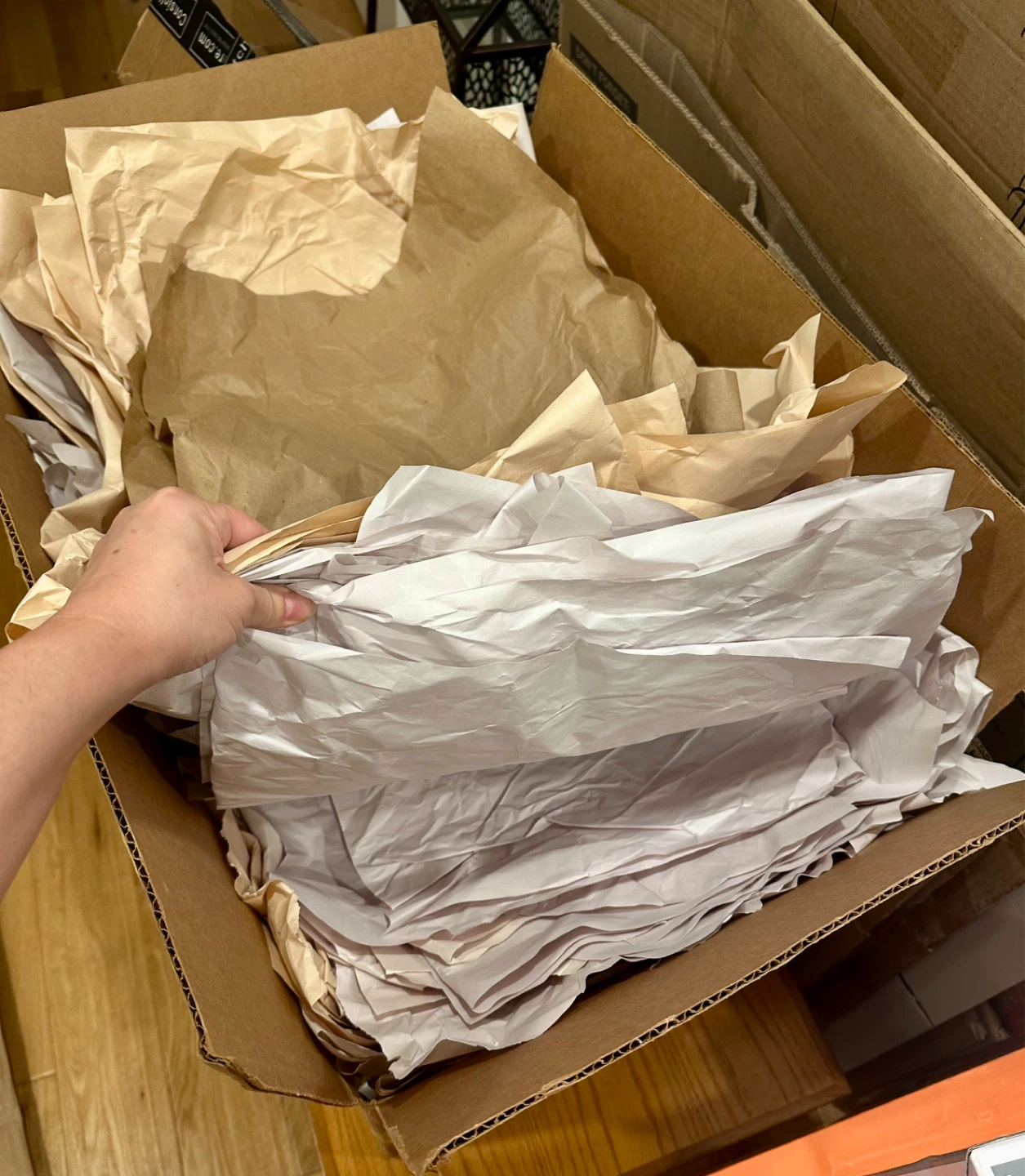 Free CLEAN moving boxes & packing supplies - photo 3