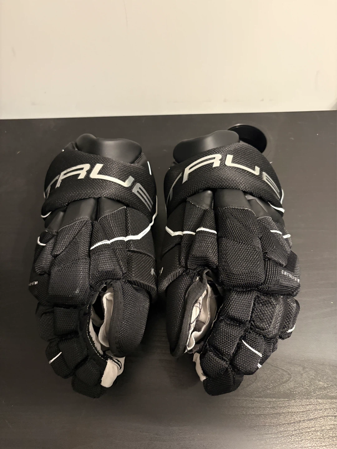 TRUE Catalyst 9x3 Hockey Gloves