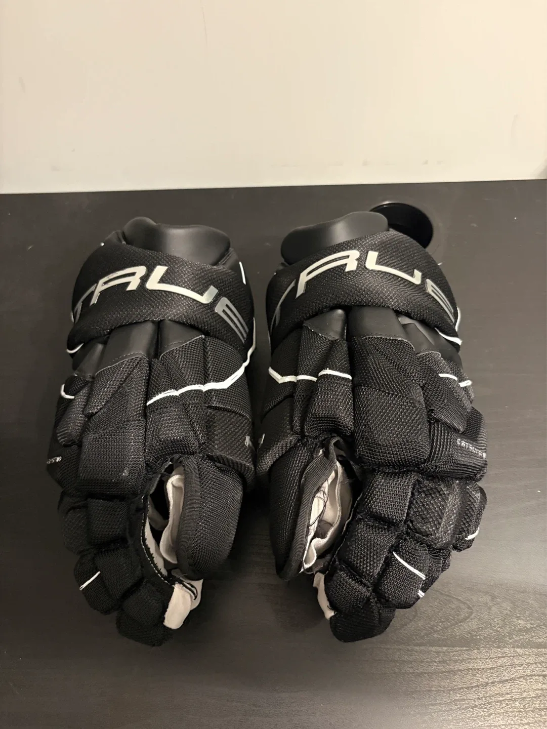 TRUE Catalyst 9x3 Hockey Gloves