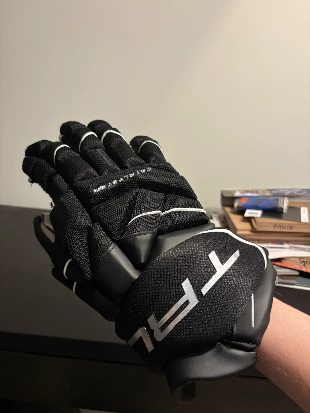 TRUE Catalyst 9x3 Hockey Gloves - photo 5
