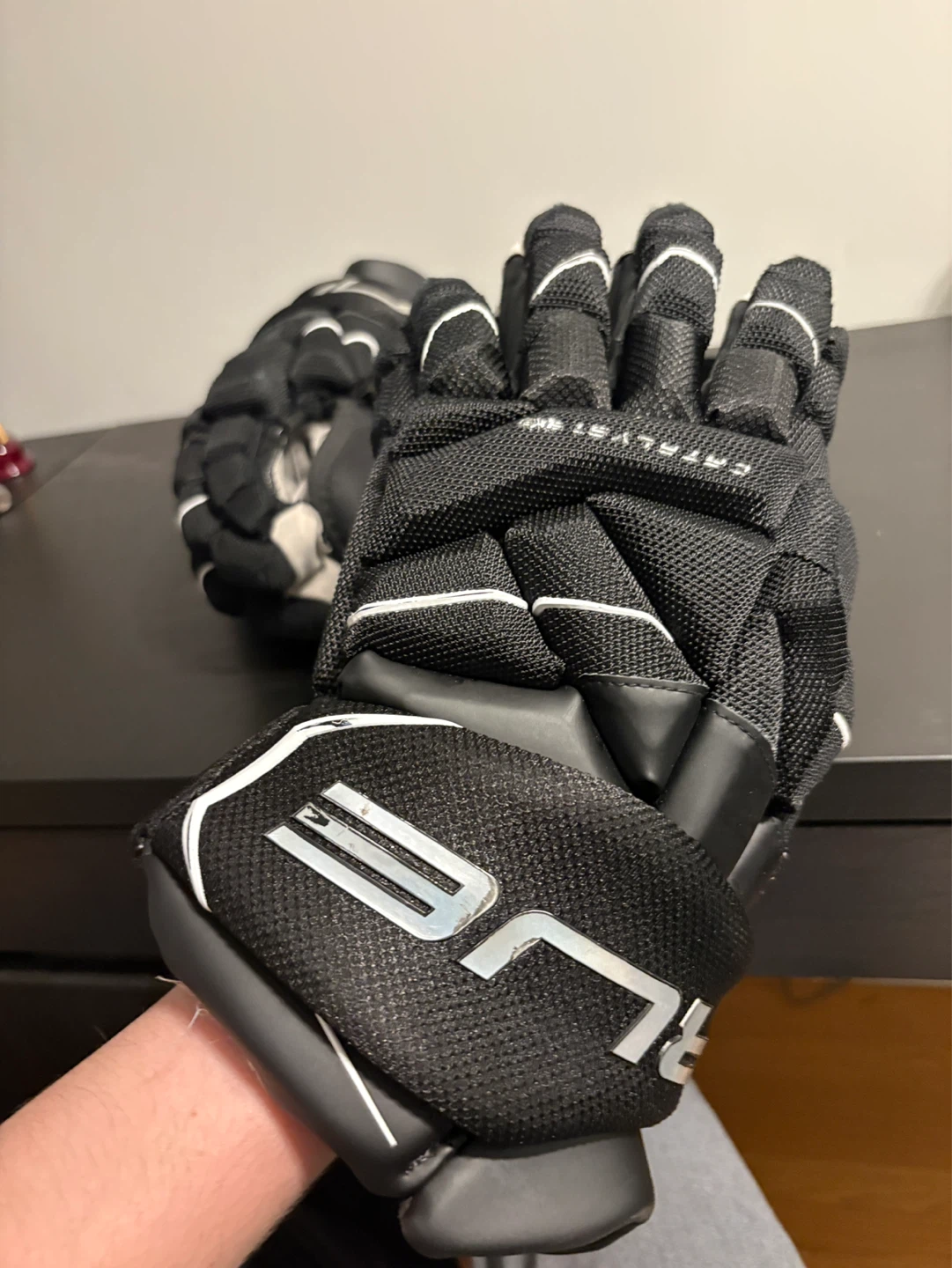 TRUE Catalyst 9x3 Hockey Gloves - photo 3