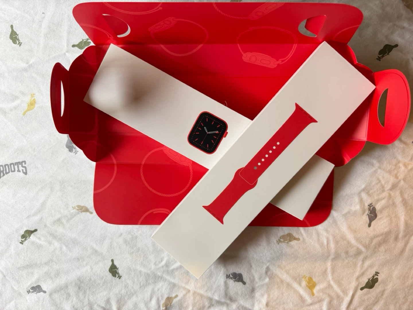 Apple Watch Series 6 product red and Bands and Cases - photo 2