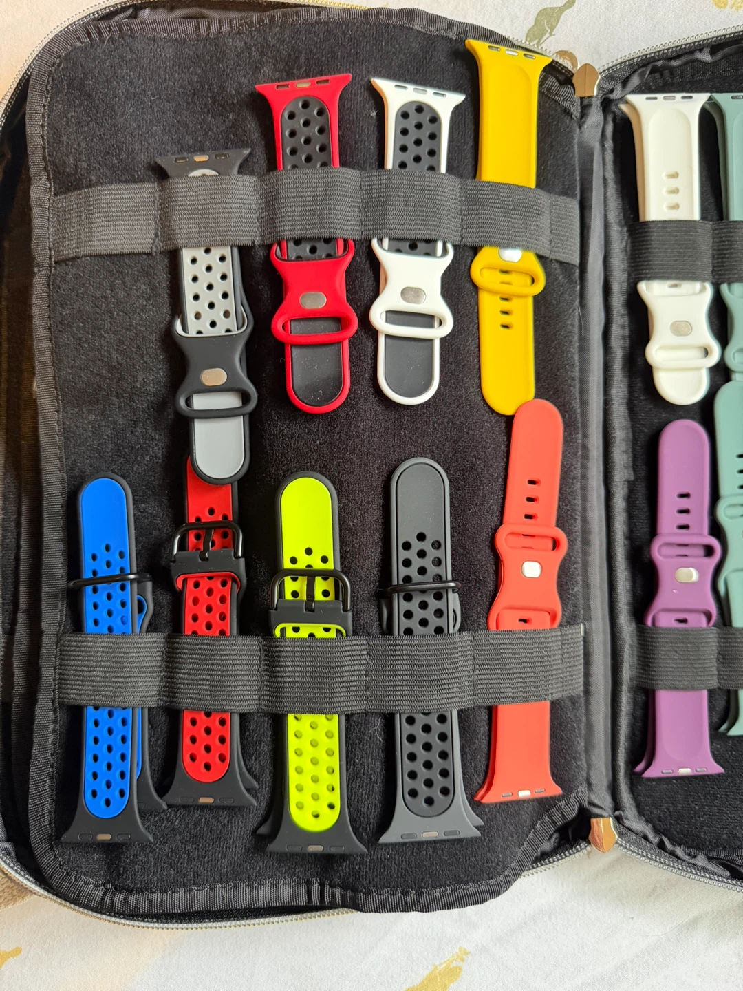 Apple Watch Series 6 product red and Bands and Cases - photo 5