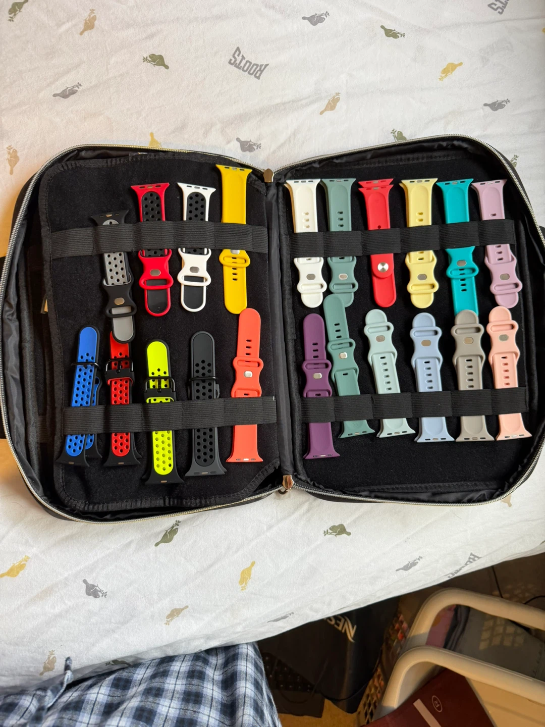 Apple Watch Series 6 product red and Bands and Cases - photo 4