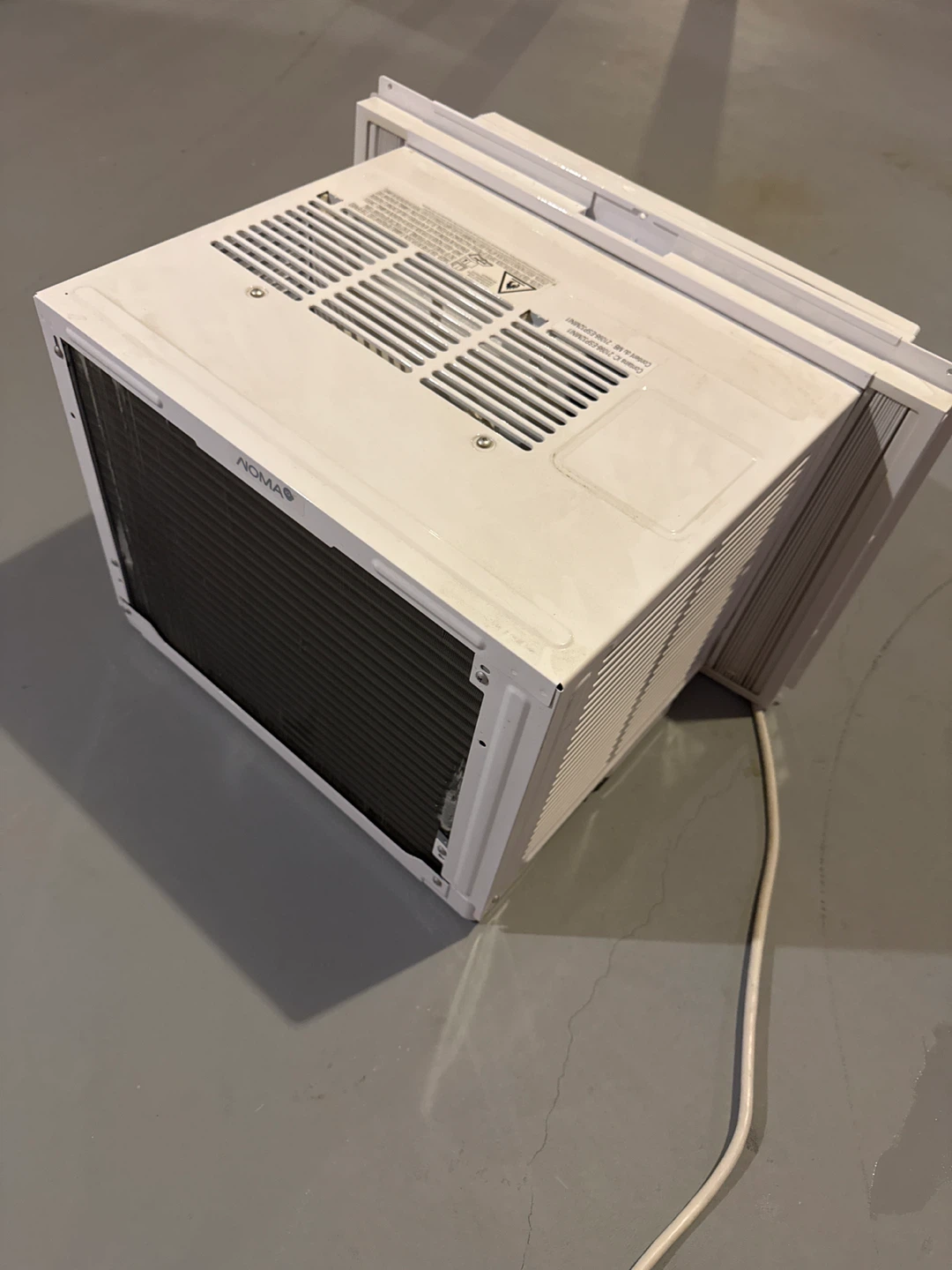 Noma Window Air Conditioner (Like New) - photo 3