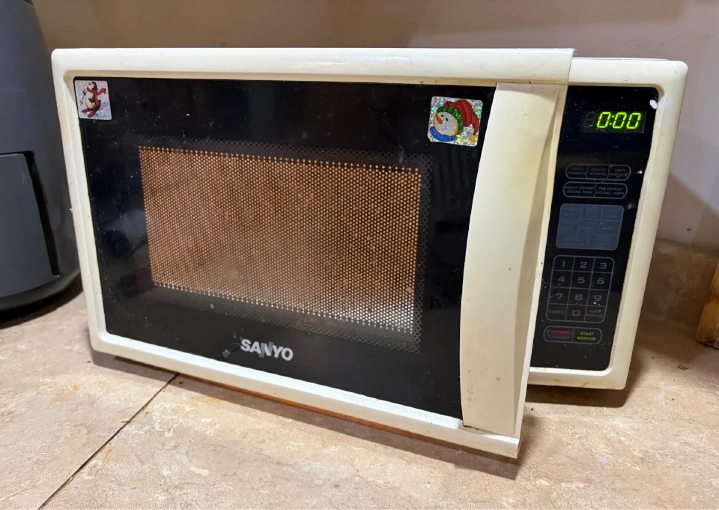 Sanyo Microwave Oven - photo 2