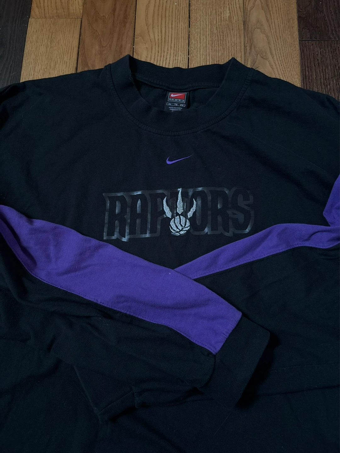 Vintage Toronto Raptors nike center swoosh long sleeve tee XL