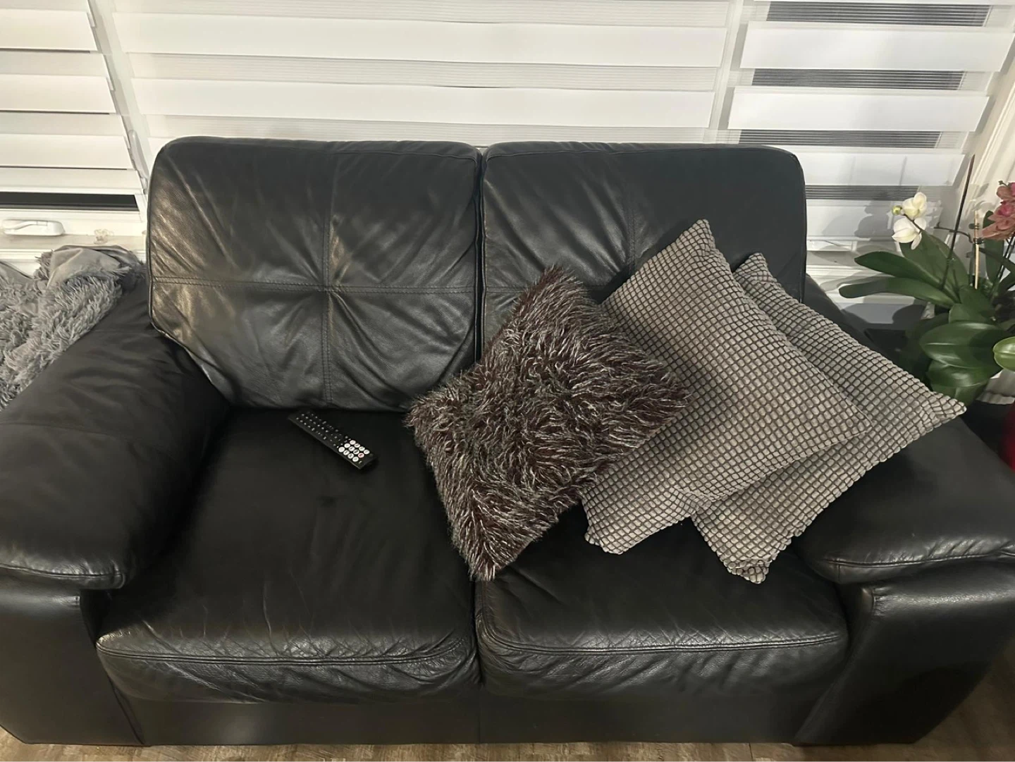 Black Leather Sofa - photo 5