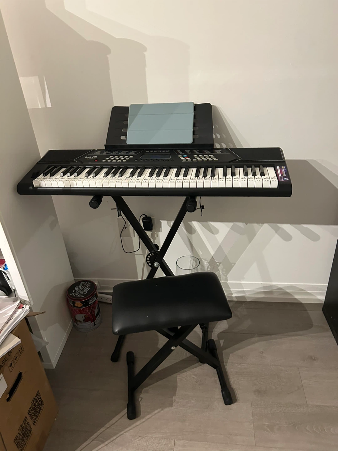 Electronic Keyboard Piano Bundle – Excellent Condition