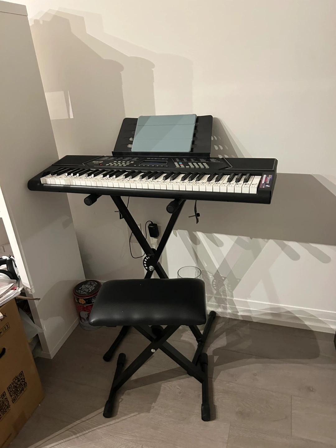 Electronic Keyboard Piano Bundle – Excellent Condition - photo 2