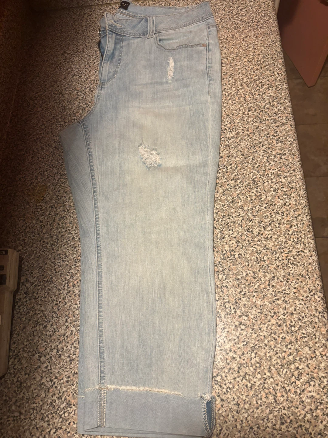 Venture Jeans Women's Light Wash Distressed Capri Jeans