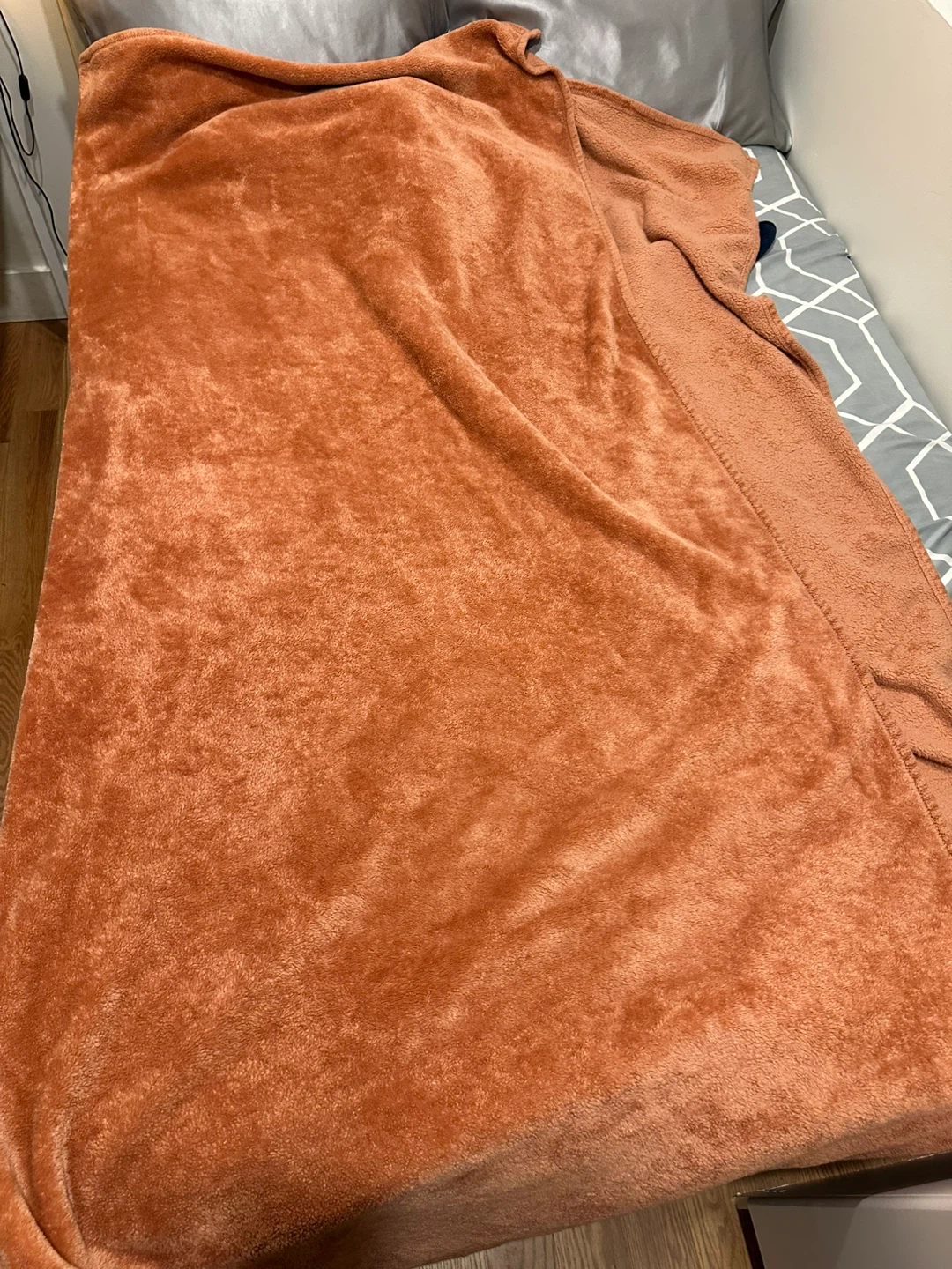 Queen size Threshold Plush Throw Blanket
