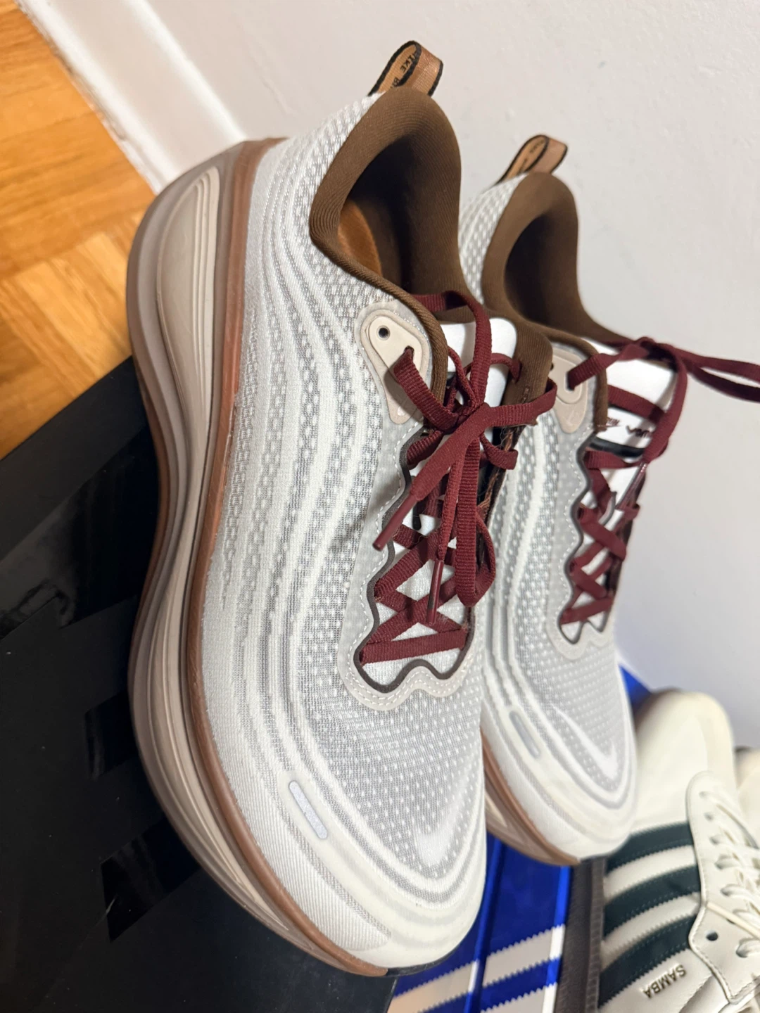 Nike Vomero Plus QS Running Shoes